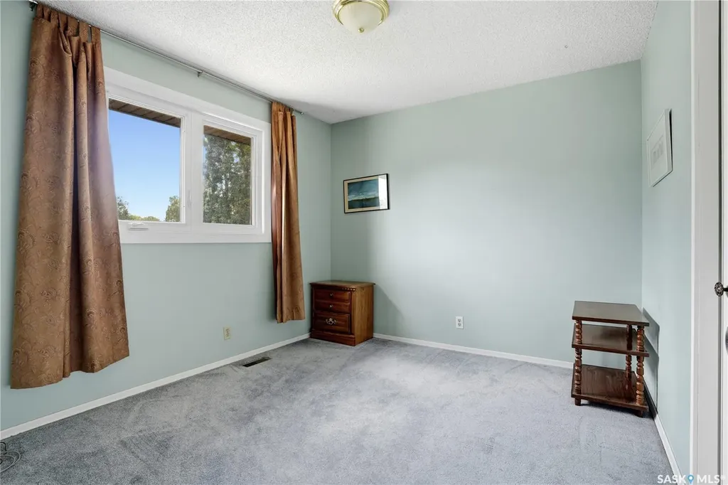 63 Metcalfe Road Regina SK S4V 0H6