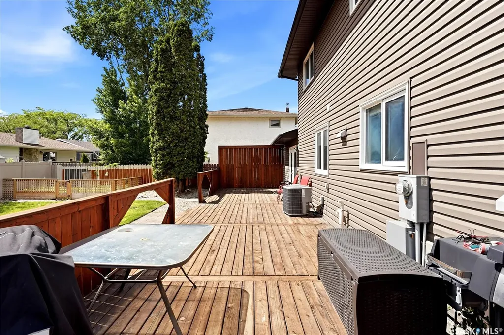63 Metcalfe Road Regina SK S4V 0H6