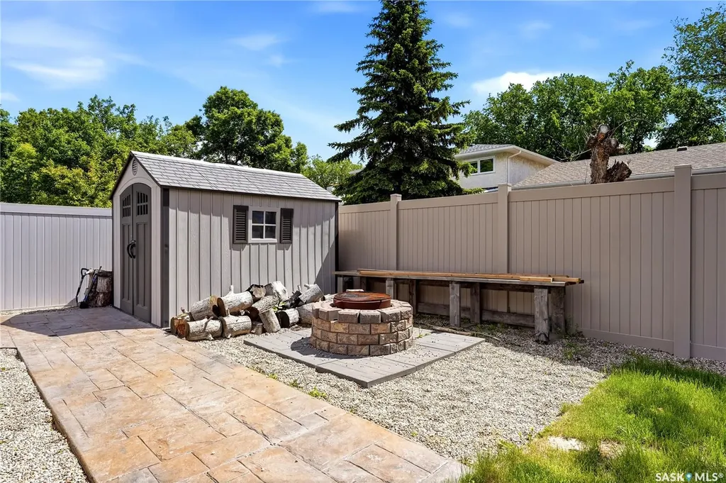 63 Metcalfe Road Regina SK S4V 0H6