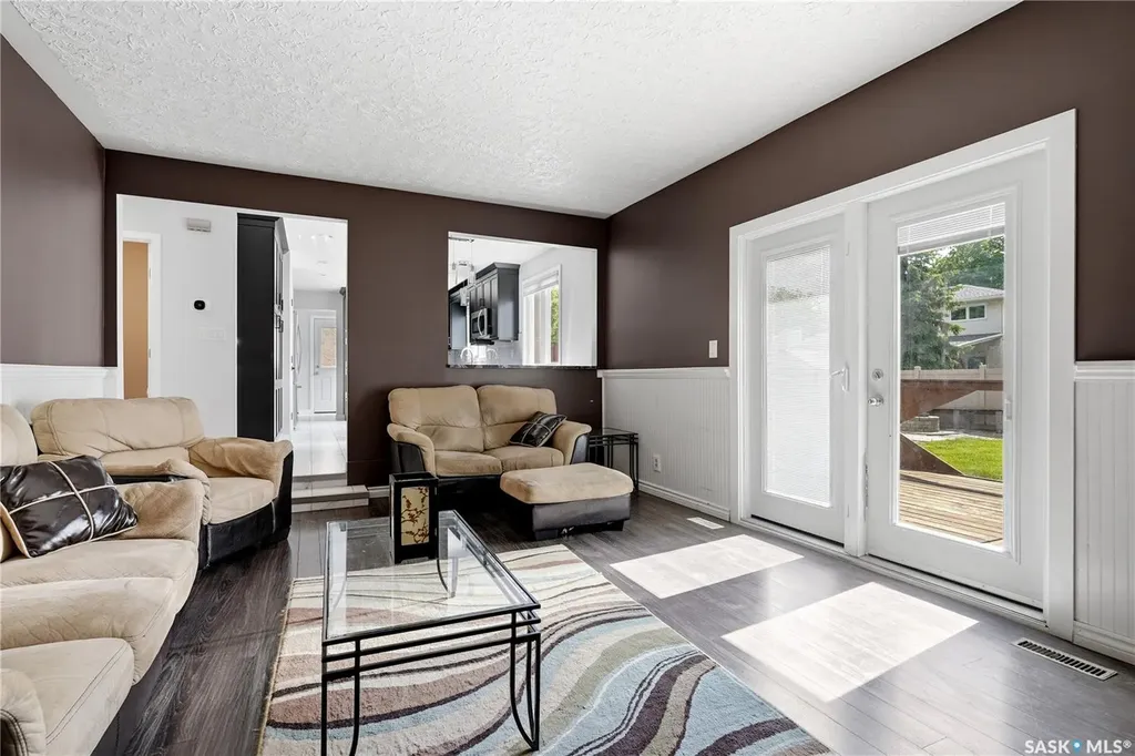 63 Metcalfe Road Regina SK S4V 0H6