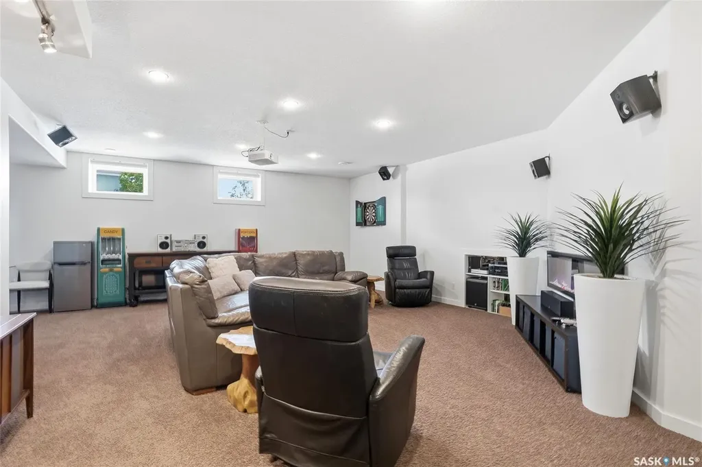 519 Trimble Crescent Saskatoon SK S7W 0E1