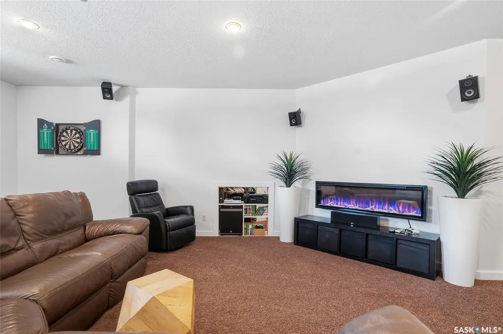 519 Trimble Crescent Saskatoon SK S7W 0E1