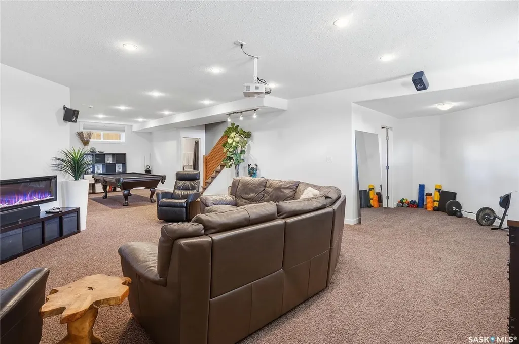 519 Trimble Crescent Saskatoon SK S7W 0E1