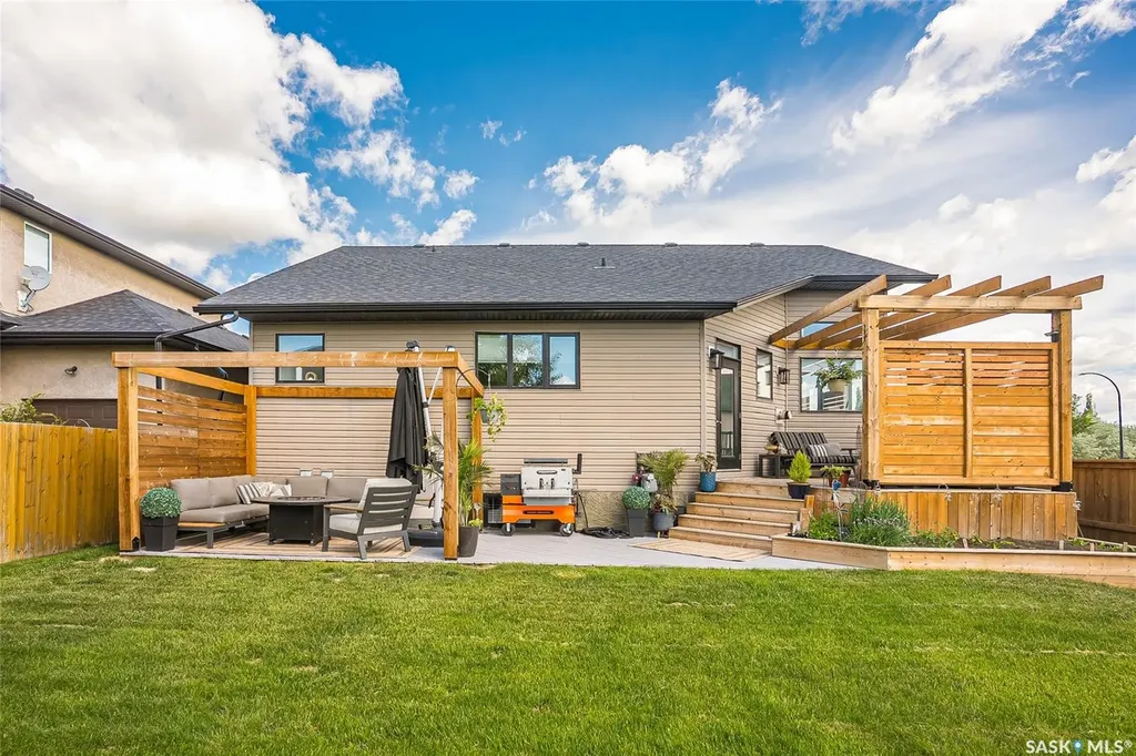 519 Trimble Crescent Saskatoon SK S7W 0E1