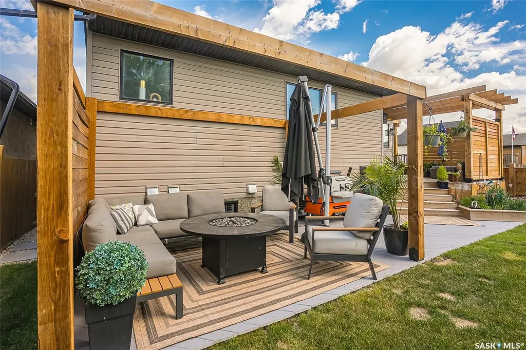 519 Trimble Crescent Saskatoon SK S7W 0E1