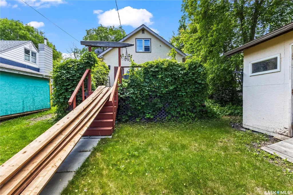 616 20th Street W Prince Albert SK S6V 4H3