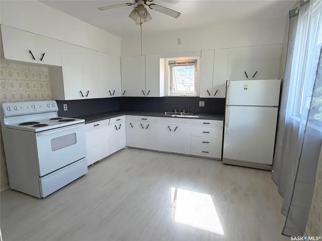 206 Watson Street Lipton SK S0G 3B0
