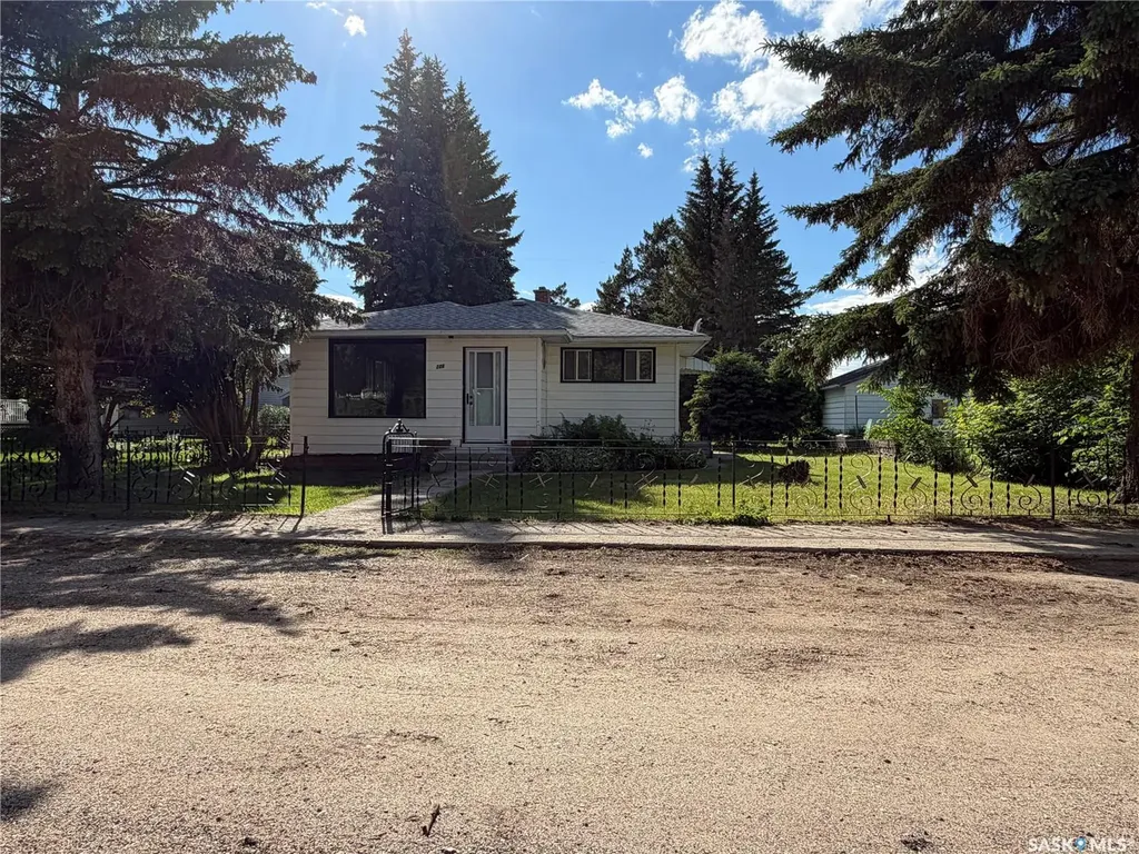 206 Watson Street Lipton SK S0G 3B0