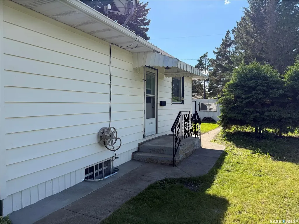 206 Watson Street Lipton SK S0G 3B0