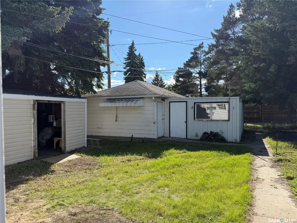 206 Watson Street Lipton SK S0G 3B0