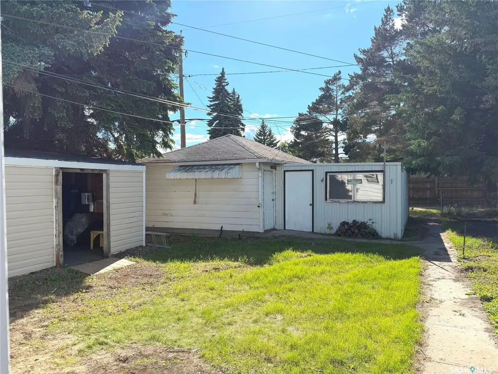 206 Watson Street Lipton SK S0G 3B0