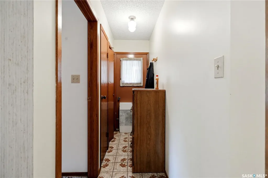 211 Keeley Crescent Saskatoon SK S7J 4B9