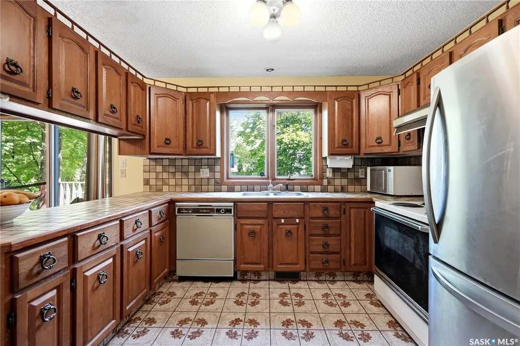 211 Keeley Crescent Saskatoon SK S7J 4B9