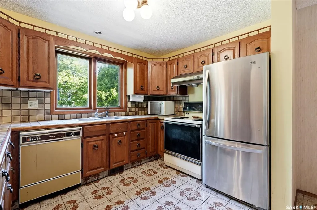211 Keeley Crescent Saskatoon SK S7J 4B9