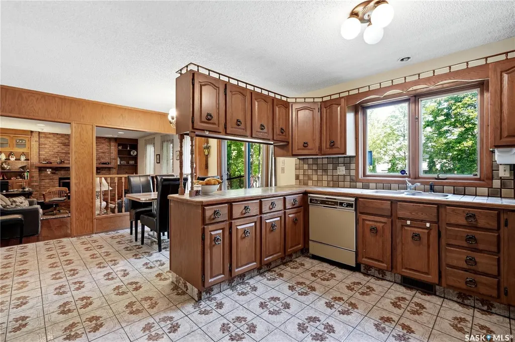 211 Keeley Crescent Saskatoon SK S7J 4B9