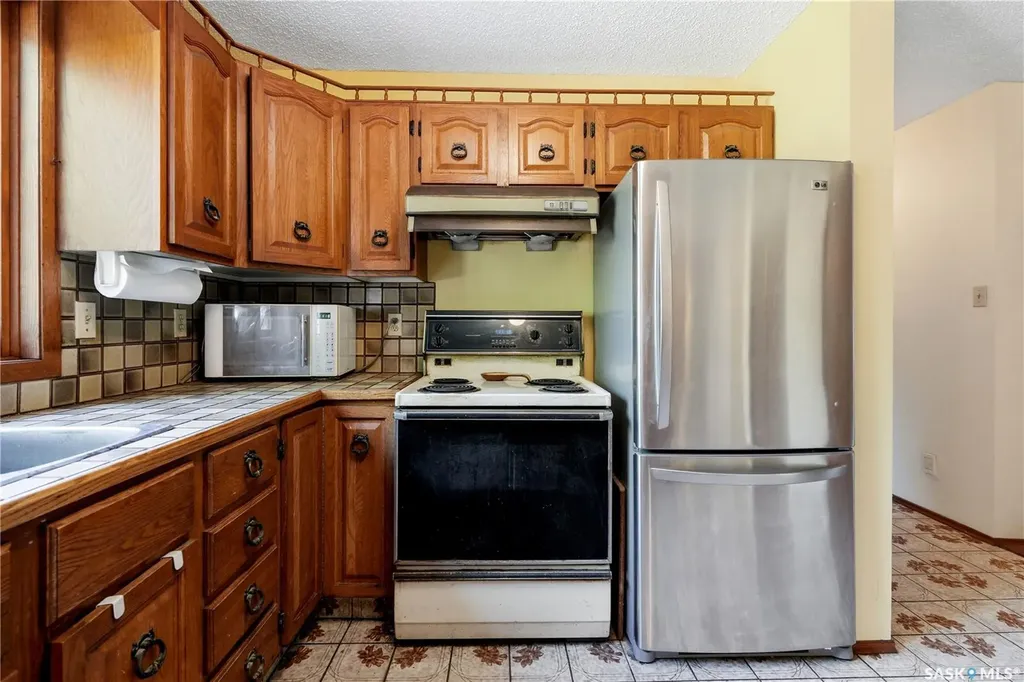 211 Keeley Crescent Saskatoon SK S7J 4B9