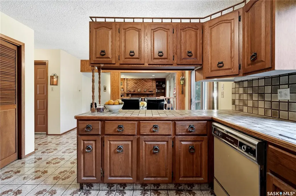 211 Keeley Crescent Saskatoon SK S7J 4B9
