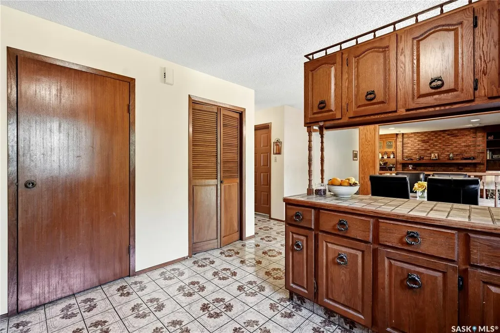 211 Keeley Crescent Saskatoon SK S7J 4B9