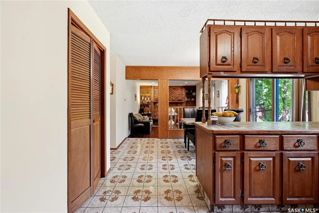 211 Keeley Crescent Saskatoon SK S7J 4B9