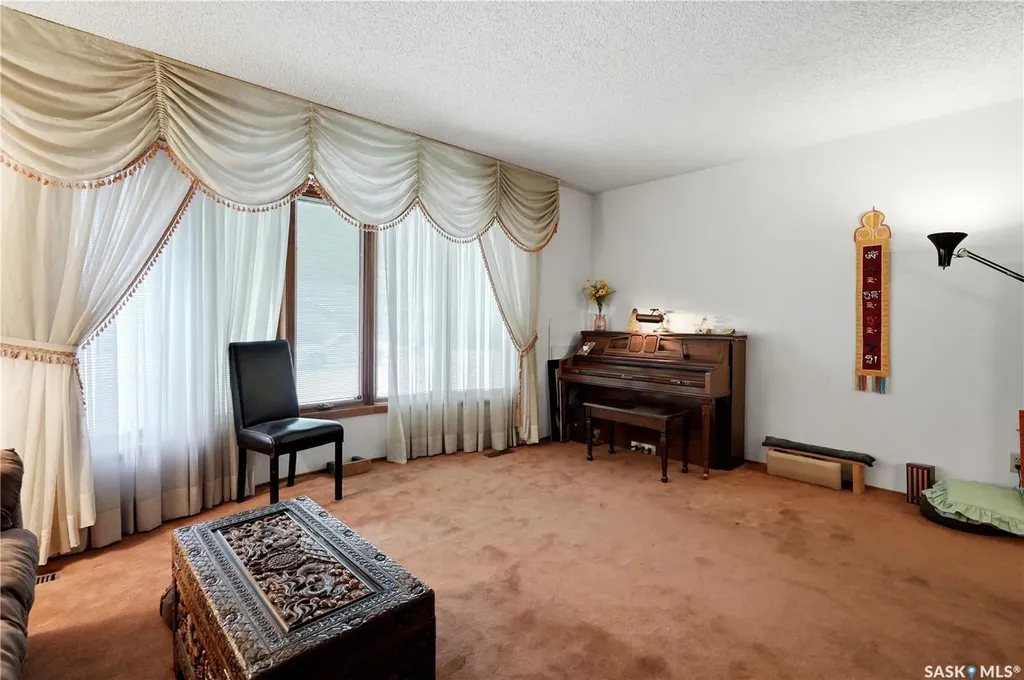 211 Keeley Crescent Saskatoon SK S7J 4B9