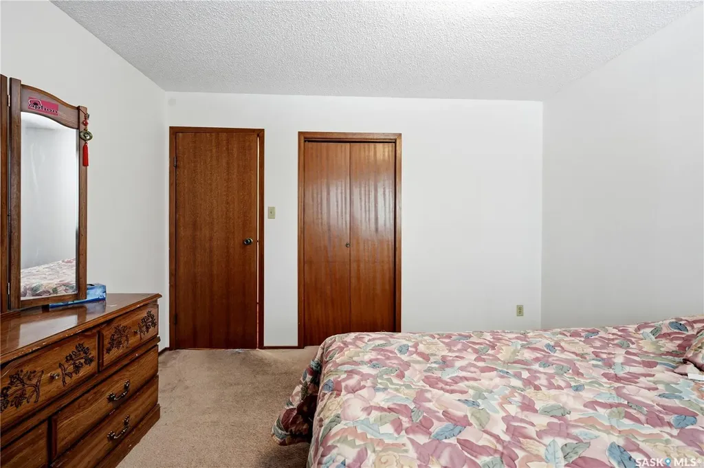 211 Keeley Crescent Saskatoon SK S7J 4B9