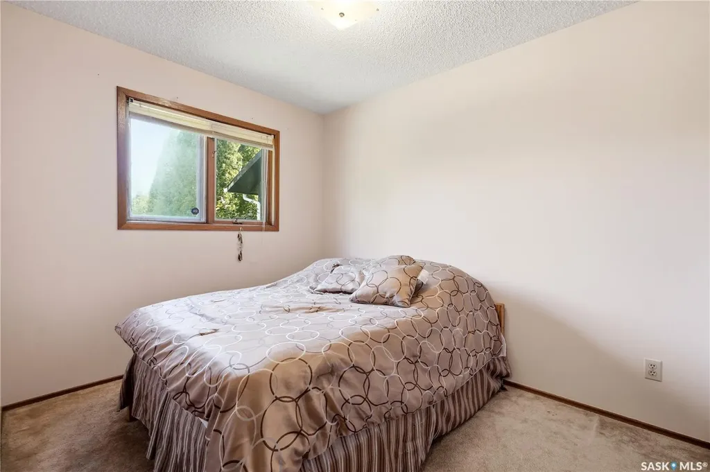 211 Keeley Crescent Saskatoon SK S7J 4B9