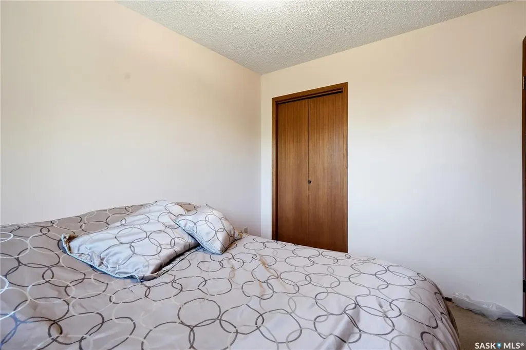211 Keeley Crescent Saskatoon SK S7J 4B9