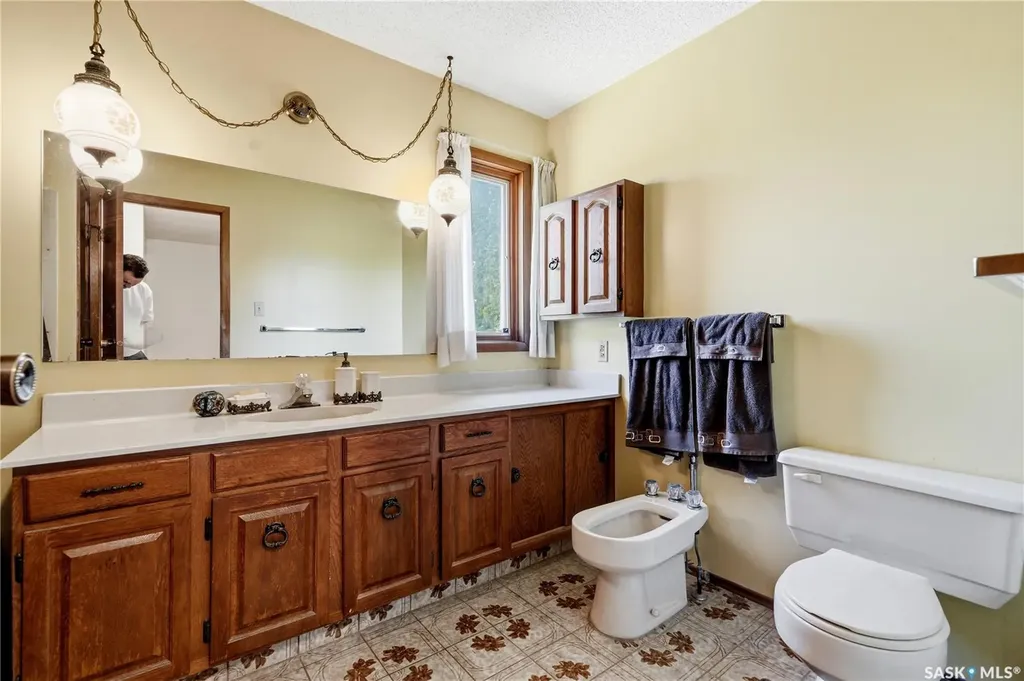 211 Keeley Crescent Saskatoon SK S7J 4B9