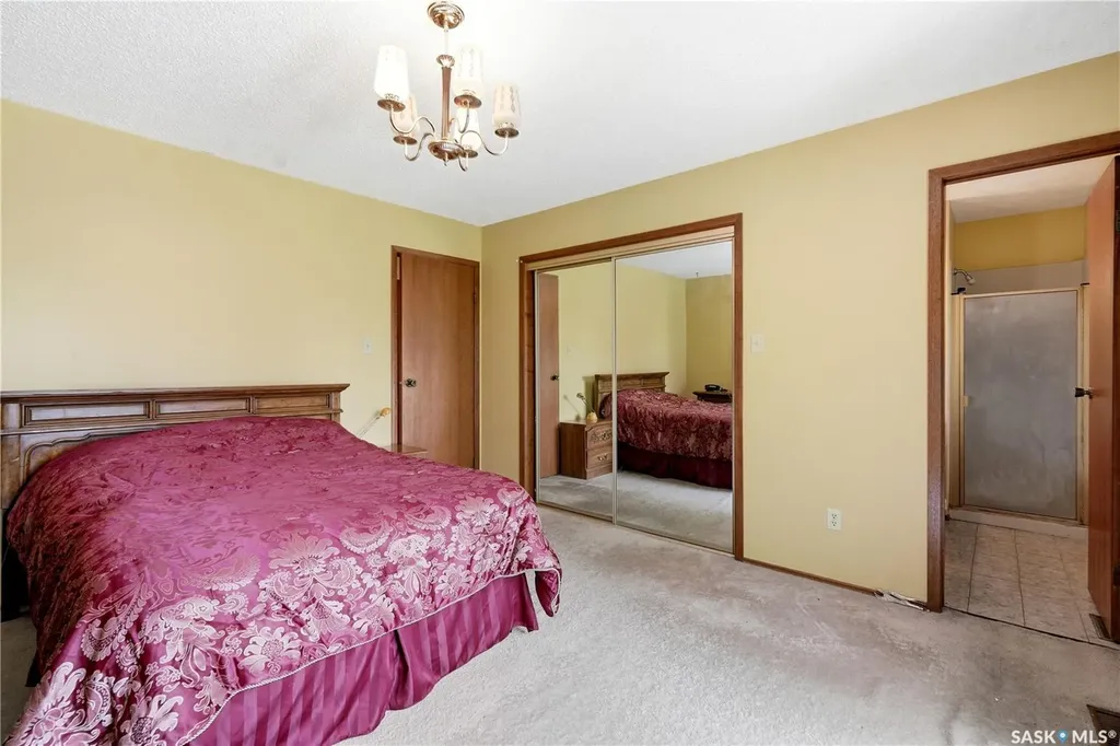 211 Keeley Crescent Saskatoon SK S7J 4B9