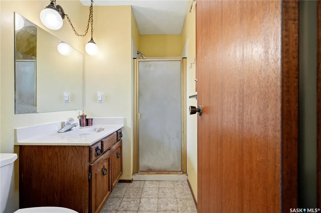 211 Keeley Crescent Saskatoon SK S7J 4B9