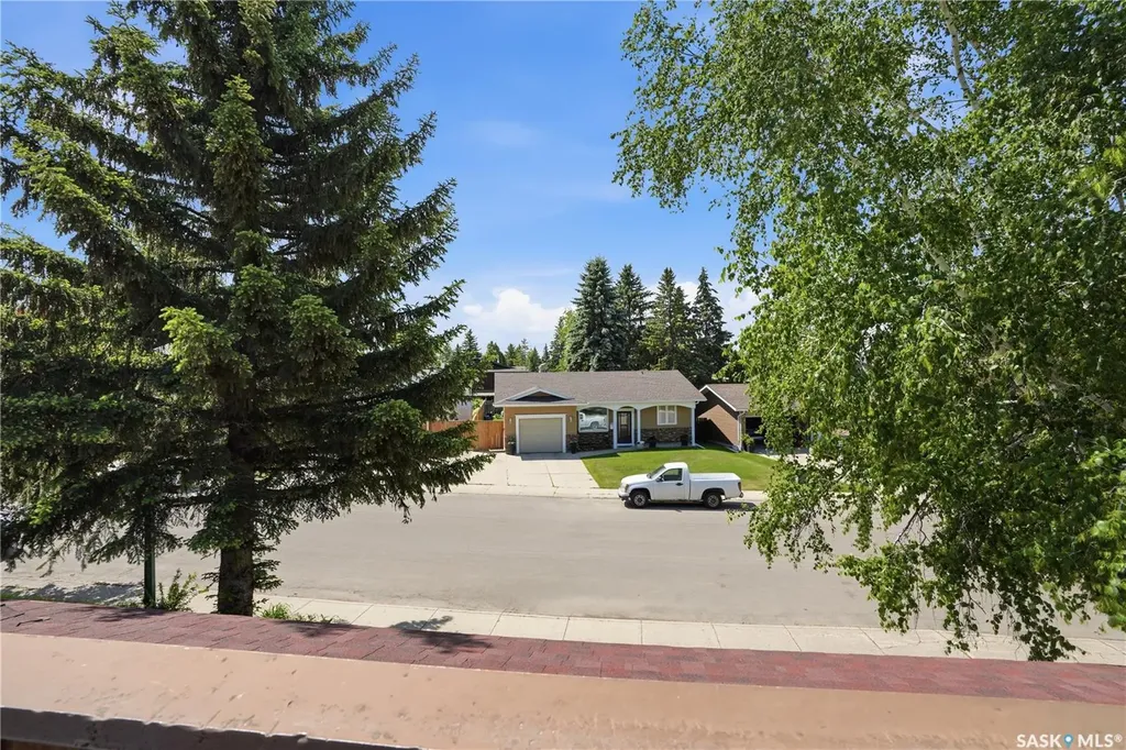 211 Keeley Crescent Saskatoon SK S7J 4B9