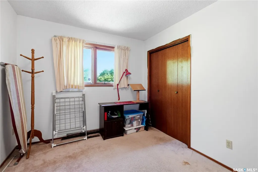 211 Keeley Crescent Saskatoon SK S7J 4B9