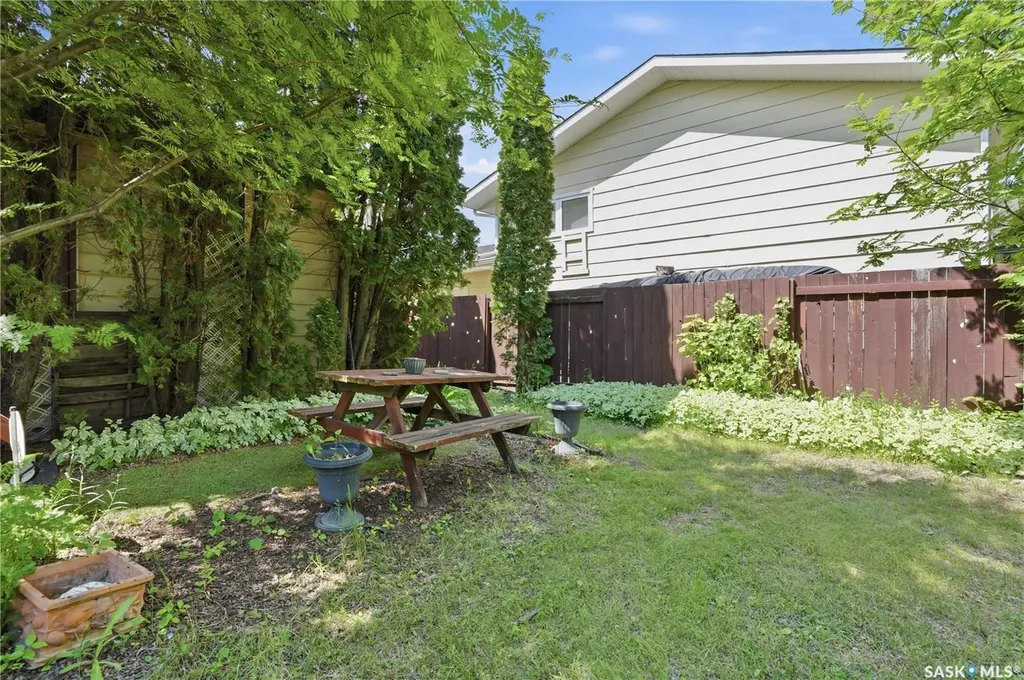 211 Keeley Crescent Saskatoon SK S7J 4B9