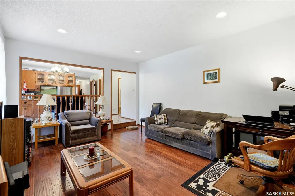 211 Keeley Crescent Saskatoon SK S7J 4B9