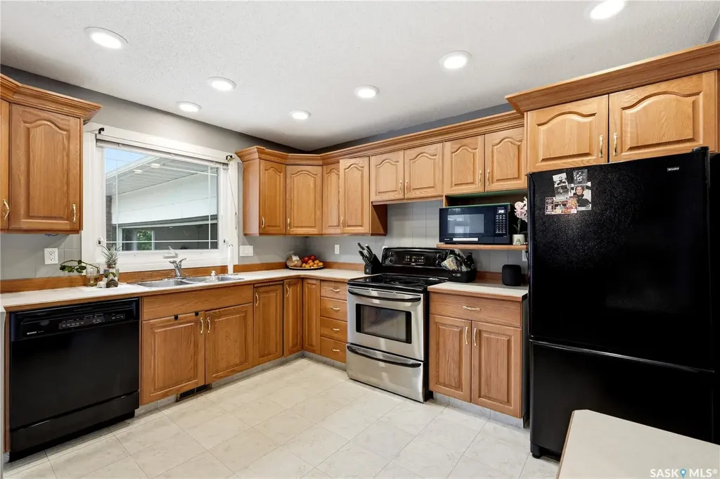 441 Capilano Drive Saskatoon SK S7K 4J6