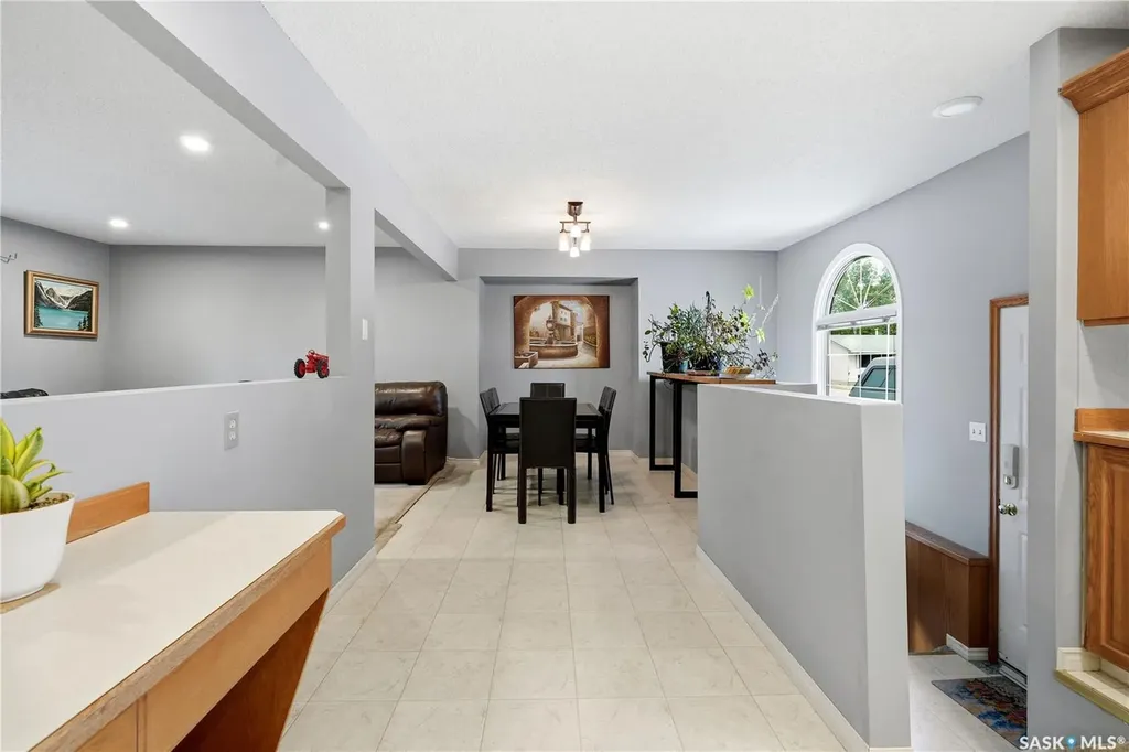 441 Capilano Drive Saskatoon SK S7K 4J6