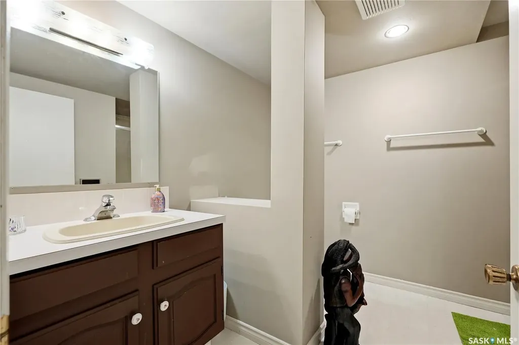 441 Capilano Drive Saskatoon SK S7K 4J6