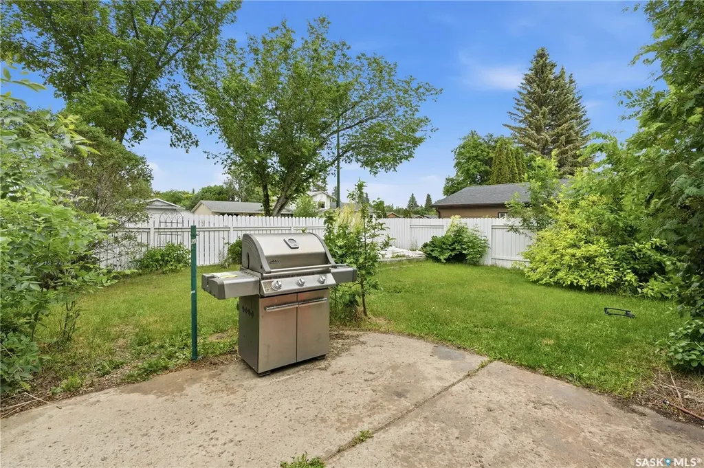 441 Capilano Drive Saskatoon SK S7K 4J6