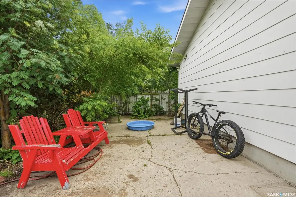 441 Capilano Drive Saskatoon SK S7K 4J6