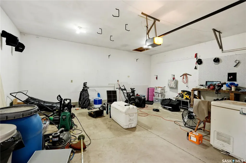 441 Capilano Drive Saskatoon SK S7K 4J6