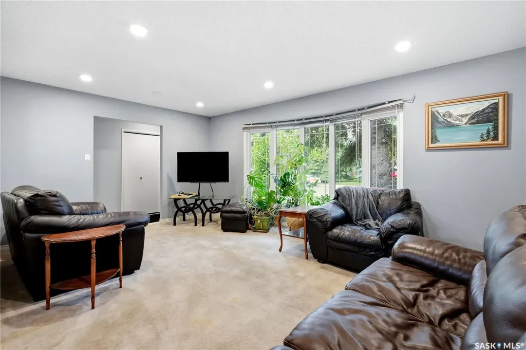 441 Capilano Drive Saskatoon SK S7K 4J6