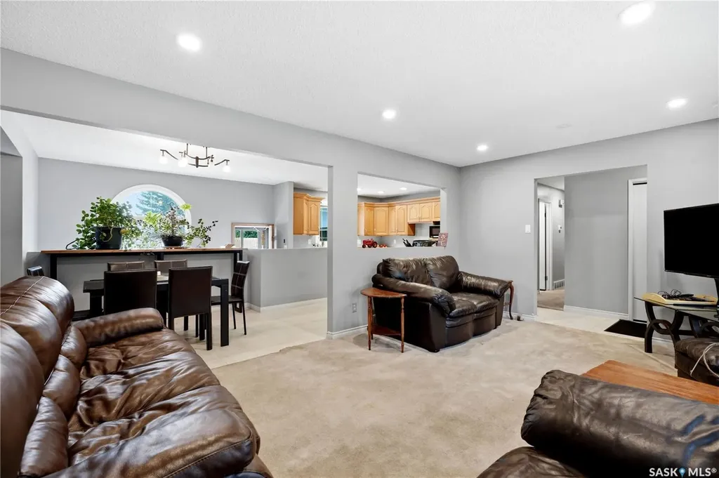 441 Capilano Drive Saskatoon SK S7K 4J6