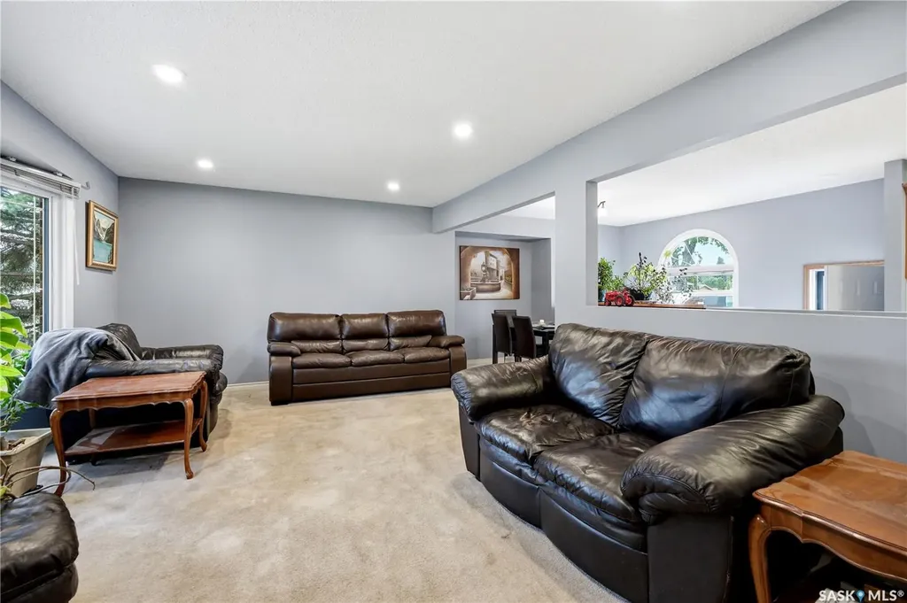 441 Capilano Drive Saskatoon SK S7K 4J6