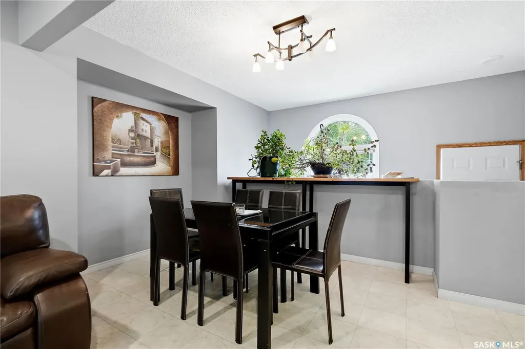 441 Capilano Drive Saskatoon SK S7K 4J6