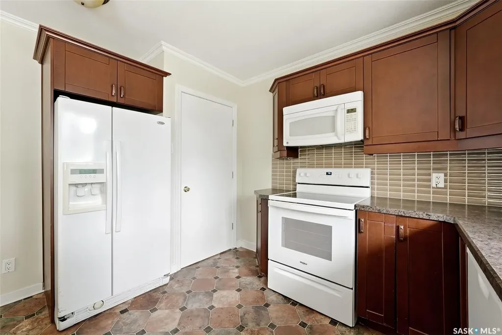 10 Lamont Crescent Regina SK S4S 4A4