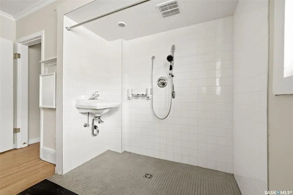 10 Lamont Crescent Regina SK S4S 4A4