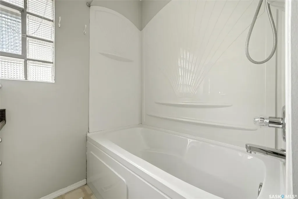 10 Lamont Crescent Regina SK S4S 4A4
