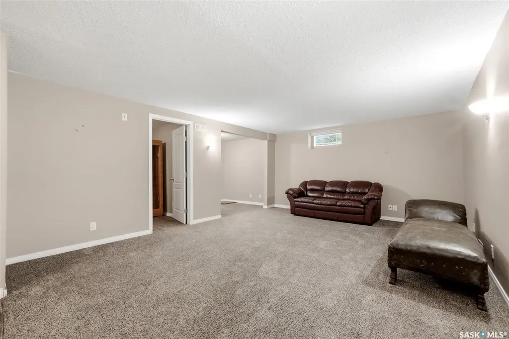 10 Lamont Crescent Regina SK S4S 4A4