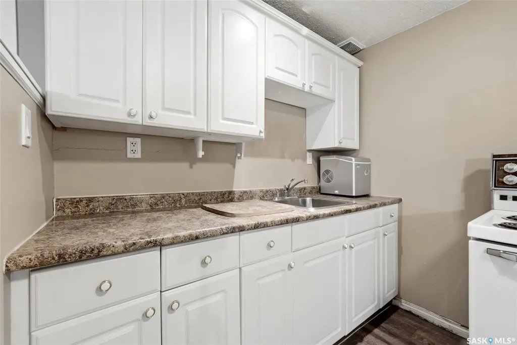 10 Lamont Crescent Regina SK S4S 4A4