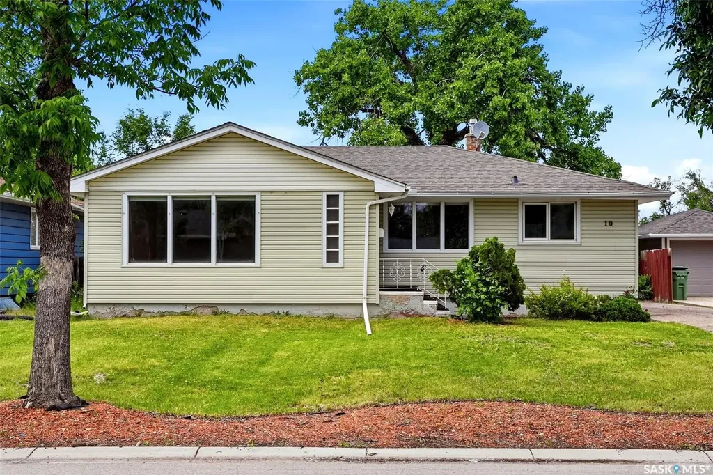 10 Lamont Crescent Regina SK S4S 4A4
